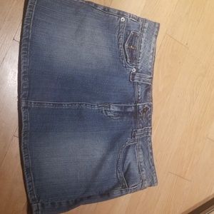 🏷5/$25 Guess skirt jean sz 31
